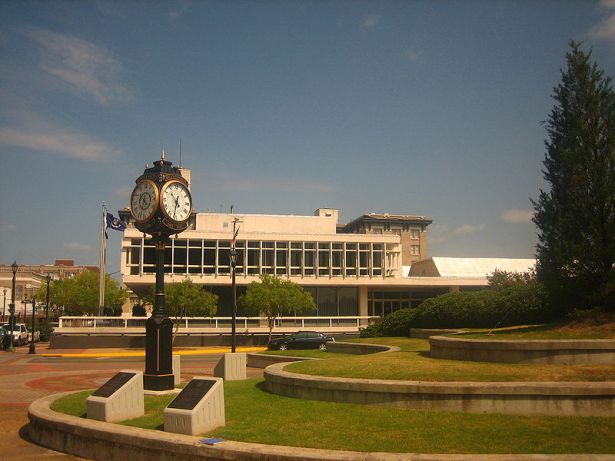 800px-alexandria_city_hall_img_1122