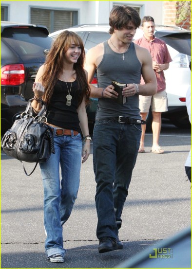 miley-cyrus-justin-gaston-11